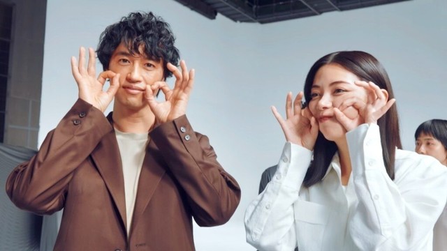 斎藤工＆池田エライザ、緊張感の中にもお茶目な姿／IG証券 CM＋インタビュー＋メイキング